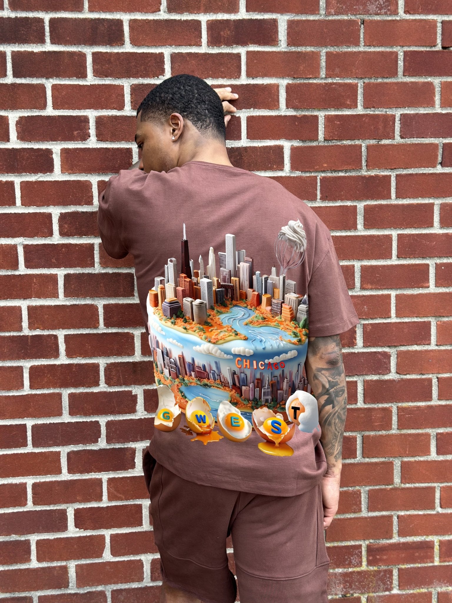 G WEST OVERSIZED CHICAGO CAKE TEE - G West